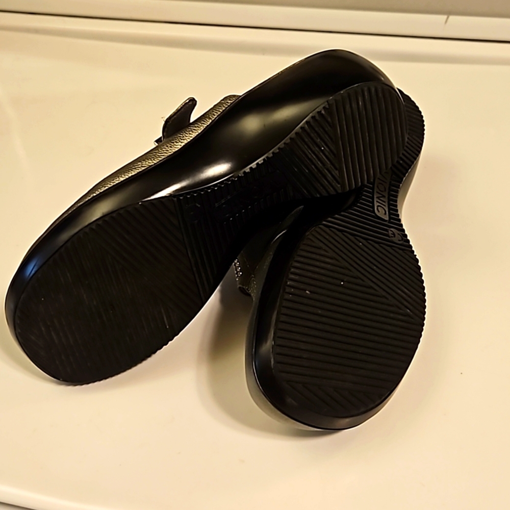 Vionic "Justin" Leather Studded Slip On Clogs Shoes - Picture 5 of 6